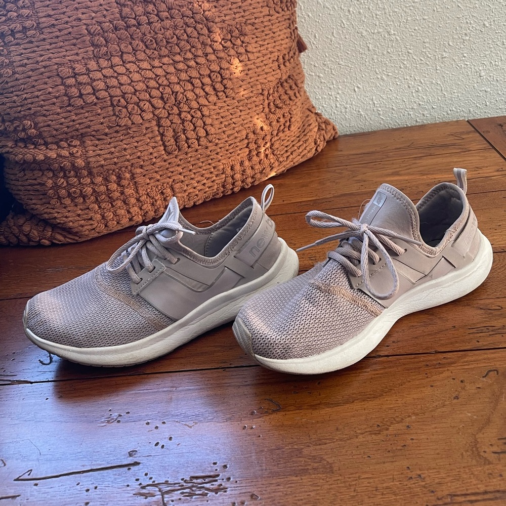 New Balance Women's Taupe/Mauve Pink Sneakers Size 9.5